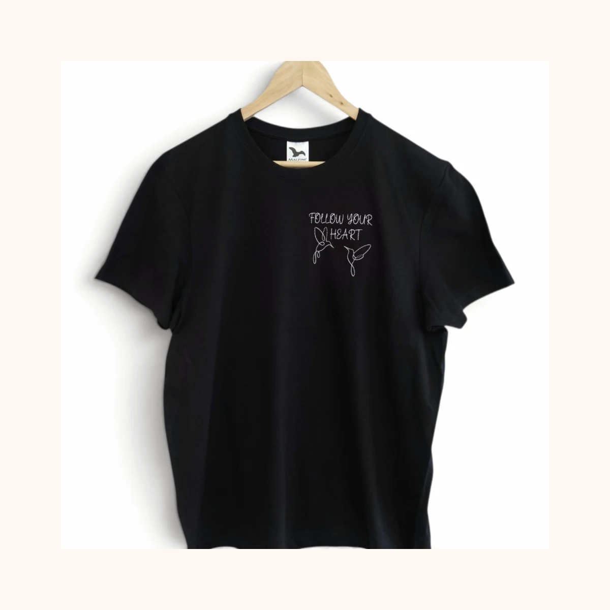 Vyšívané tričko s kolibríkmi "Follow Your Heart" - unisex